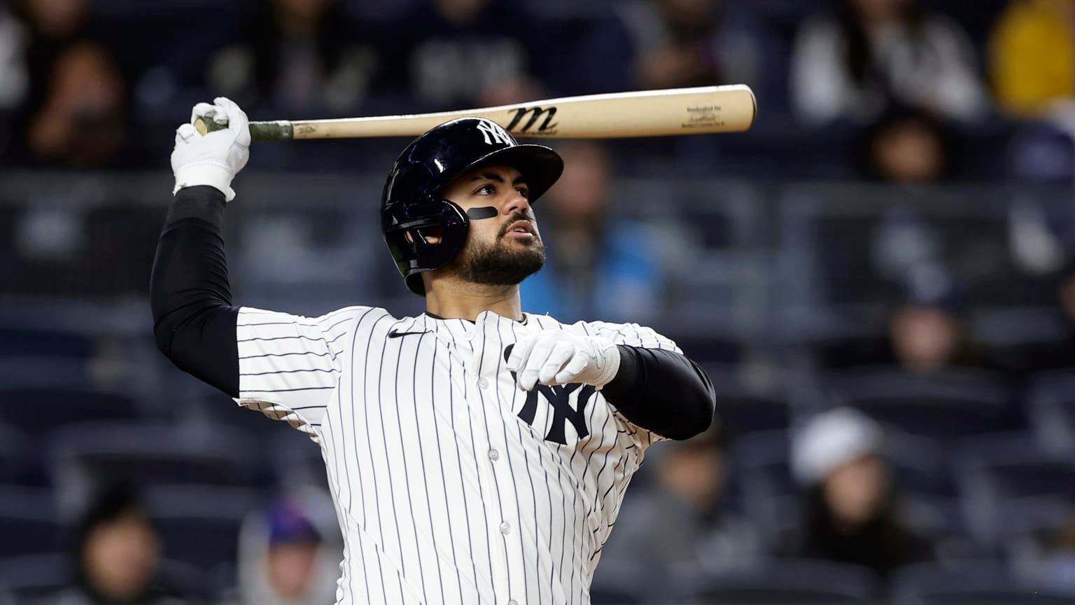 JASSON DOMINGUEZ ABANDONA JUEGO CONTRA RANGERS TRAS PELOTAZO